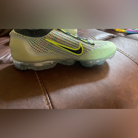 Nike Air VaporMax 2021 Flyknit NN "Volt/Black/Photo Blue/Metallic Silver" - Picture 5 of 6